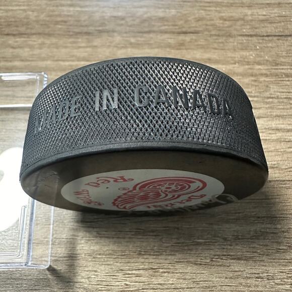 Vintage 90’s Detroit Red Wings Chris Osgood Autographed Official NHL Hockey Puck - Picture 3 of 5